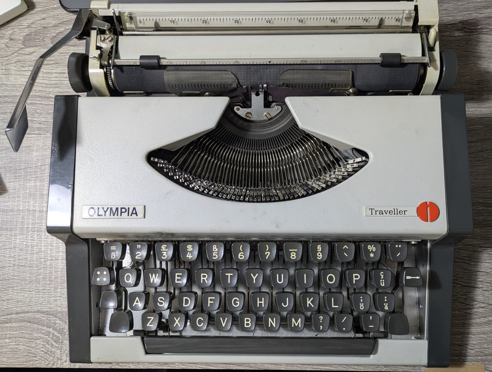【レトロ】OLYMPIA Traveller コンパクトなタイプライター